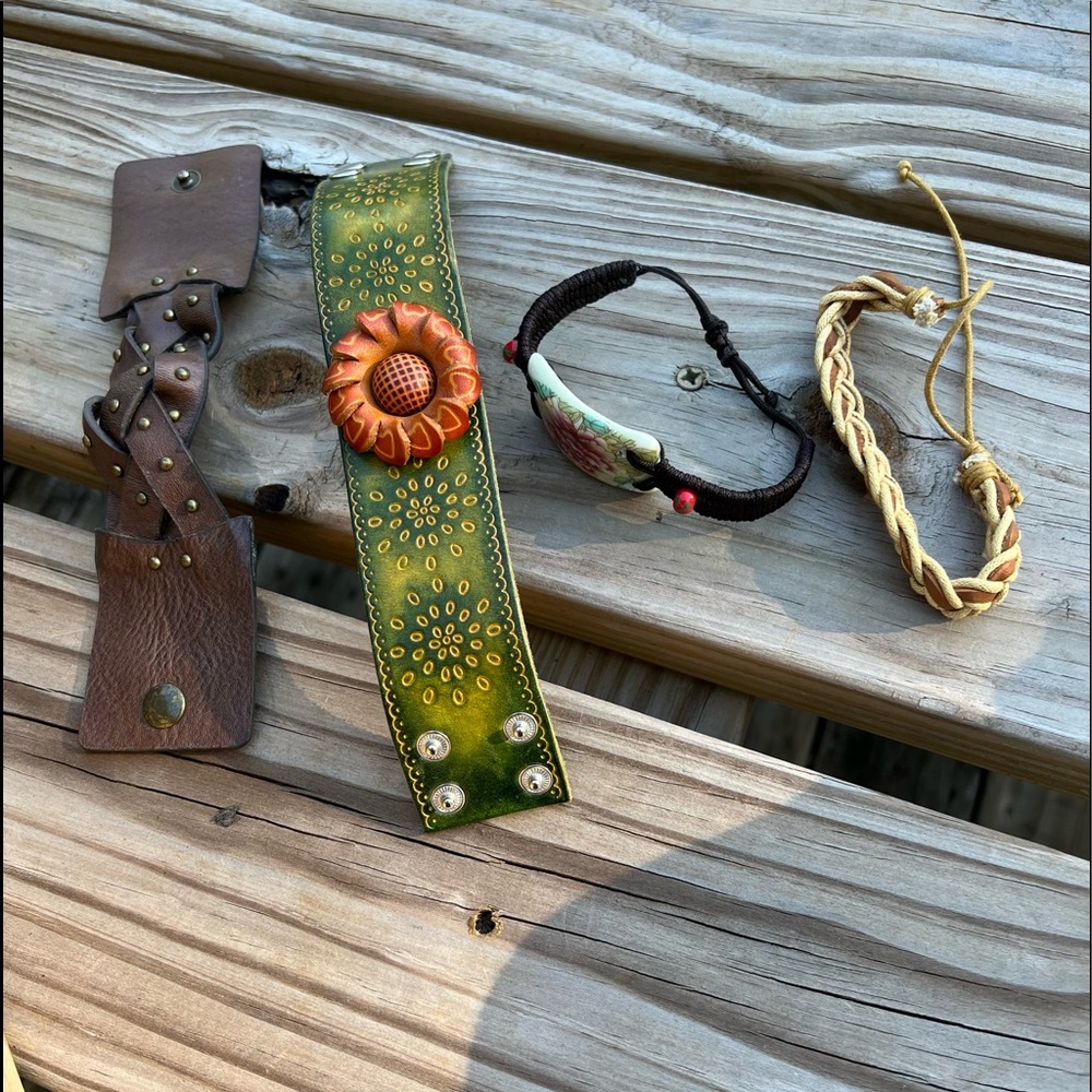 - 4 Mixed Cuff Bundle! Like New! - image 2